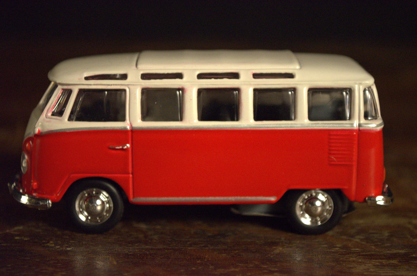 Red Volkswagen Van Samba Die Cast 1/40 Scale