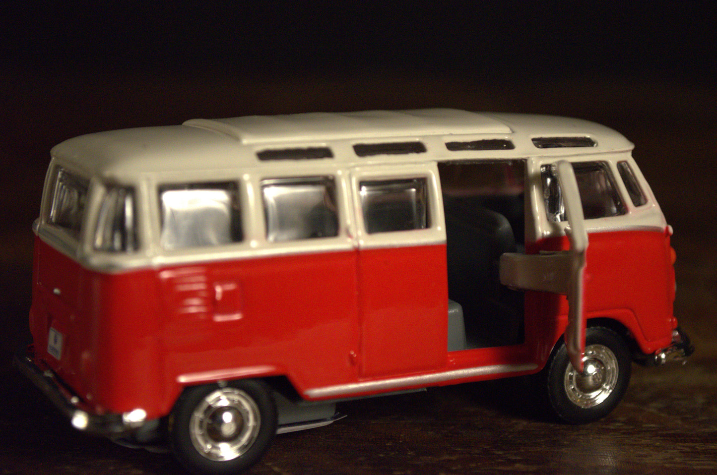 Red Volkswagen Van Samba Die Cast 1/40 Scale