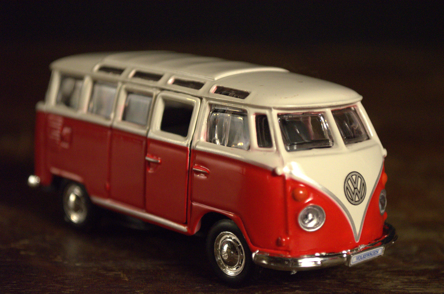 Red Volkswagen Van Samba Die Cast 1/40 Scale